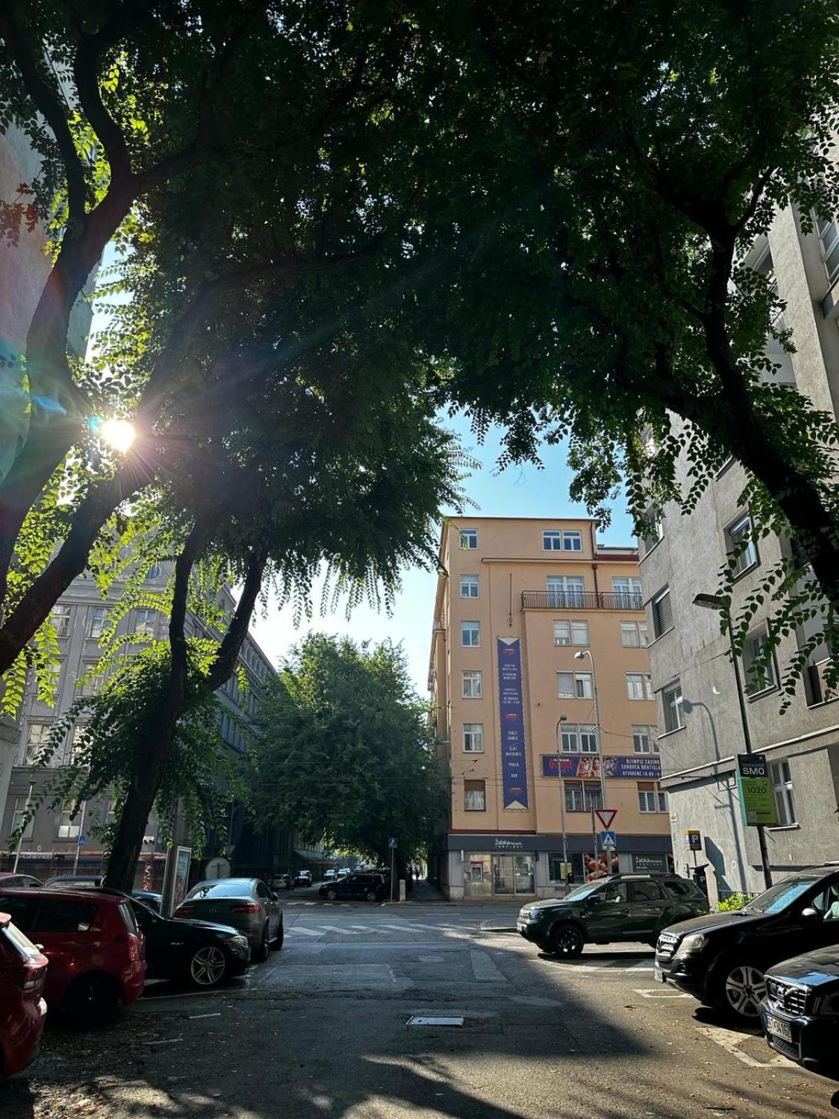 Urban Zenhouse No.2 - Breakfast Included Apartamento Bratislava Exterior foto