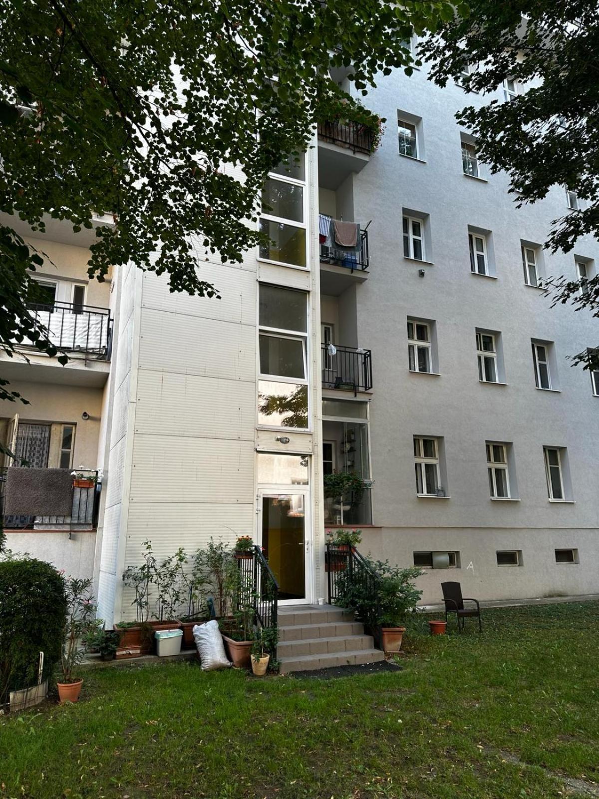 Urban Zenhouse No.2 - Breakfast Included Apartamento Bratislava Exterior foto