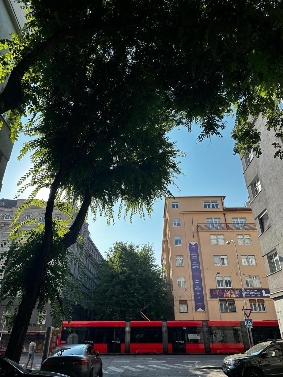 Urban Zenhouse No.2 - Breakfast Included Apartamento Bratislava Exterior foto