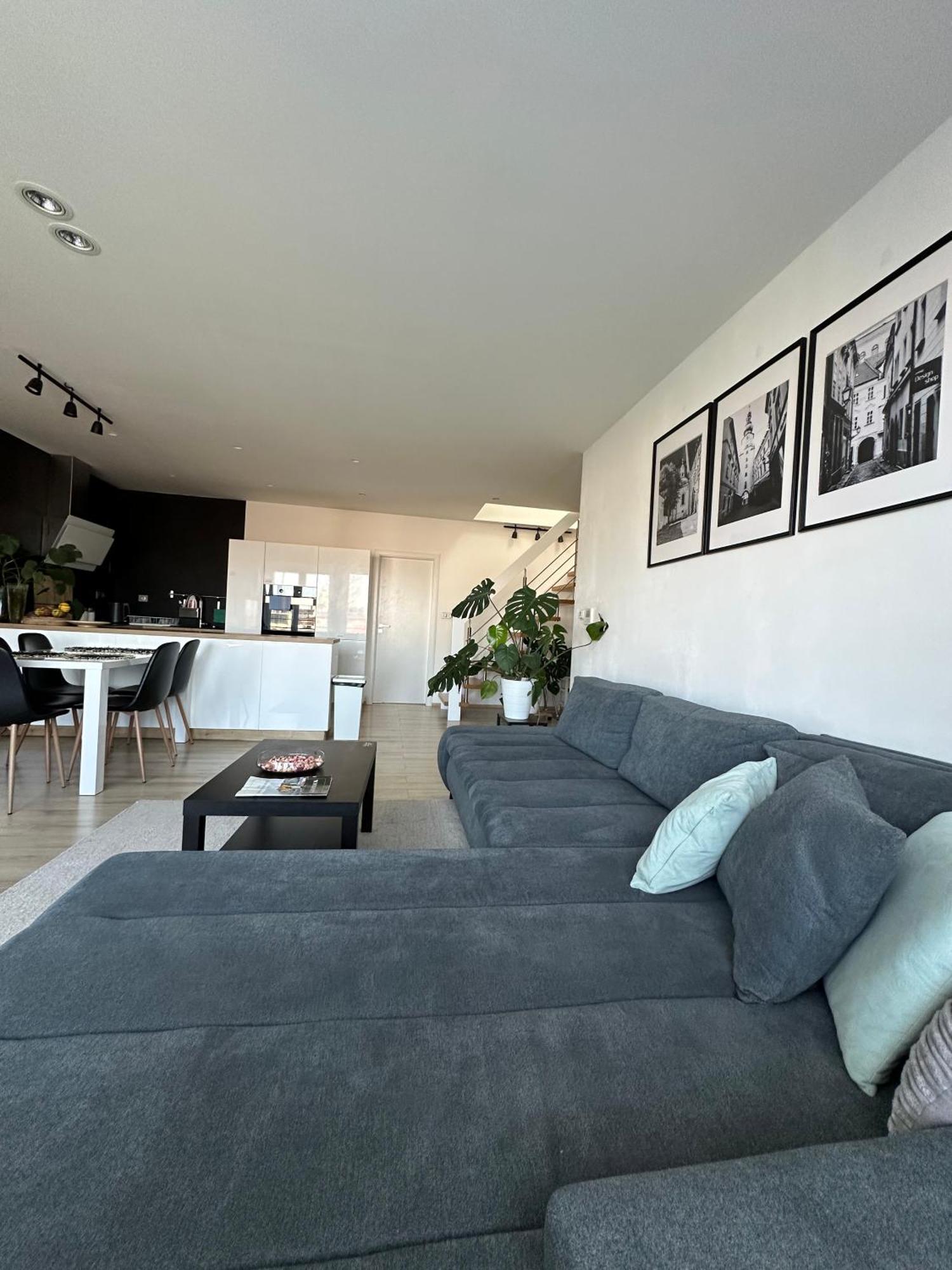 Urban Zenhouse No.2 - Breakfast Included Apartamento Bratislava Exterior foto